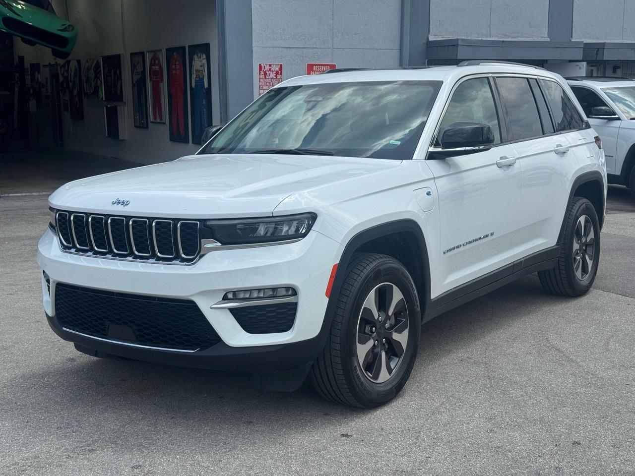 2023 Jeep Grand Cherokee Altitude 4x2
