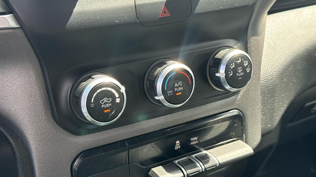 RAM 1500 Big Horn 4x2 Quad Cab 6'4" Box 2022