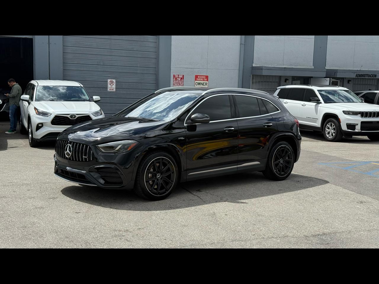 Mercedes-Benz GLA AMG GLA 35 4MATIC SUV 2025