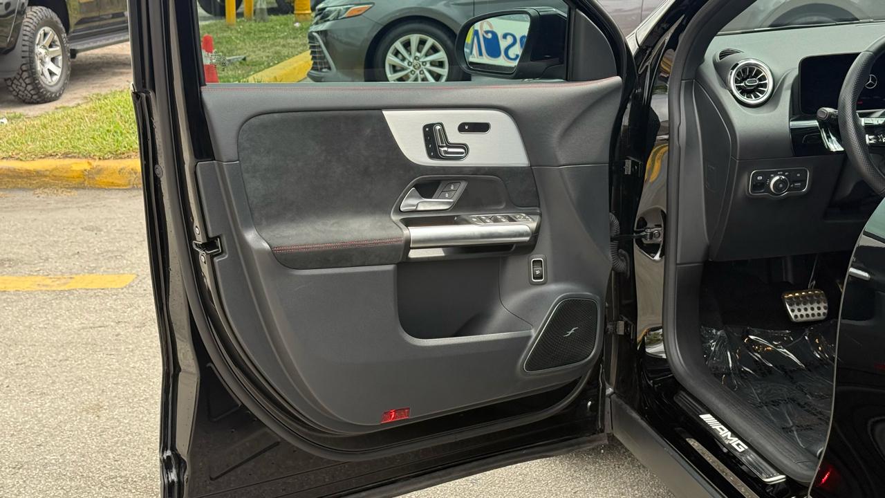 Mercedes-Benz GLA AMG GLA 35 4MATIC SUV 2025