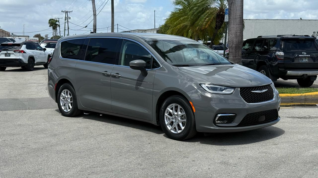 Chrysler Pacifica Touring L FWD 2023