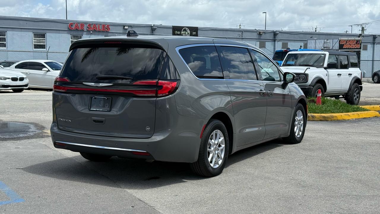 Chrysler Pacifica Touring L FWD 2023