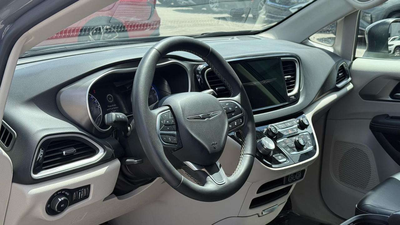 Chrysler Pacifica Touring L FWD 2023