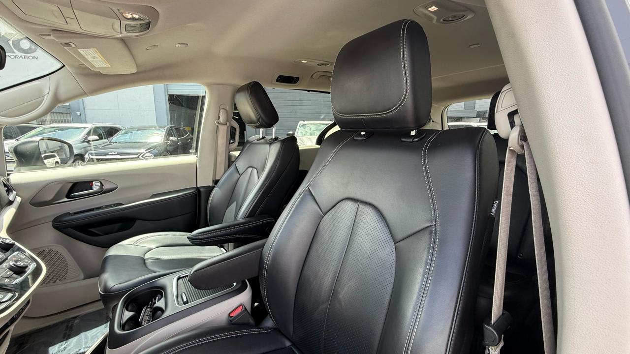 Chrysler Pacifica Touring L FWD 2023