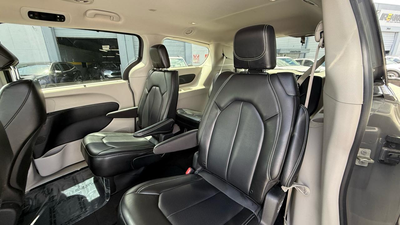 Chrysler Pacifica Touring L FWD 2023