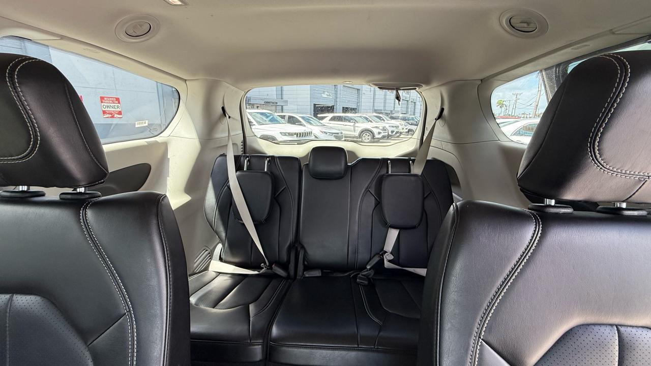 Chrysler Pacifica Touring L FWD 2023