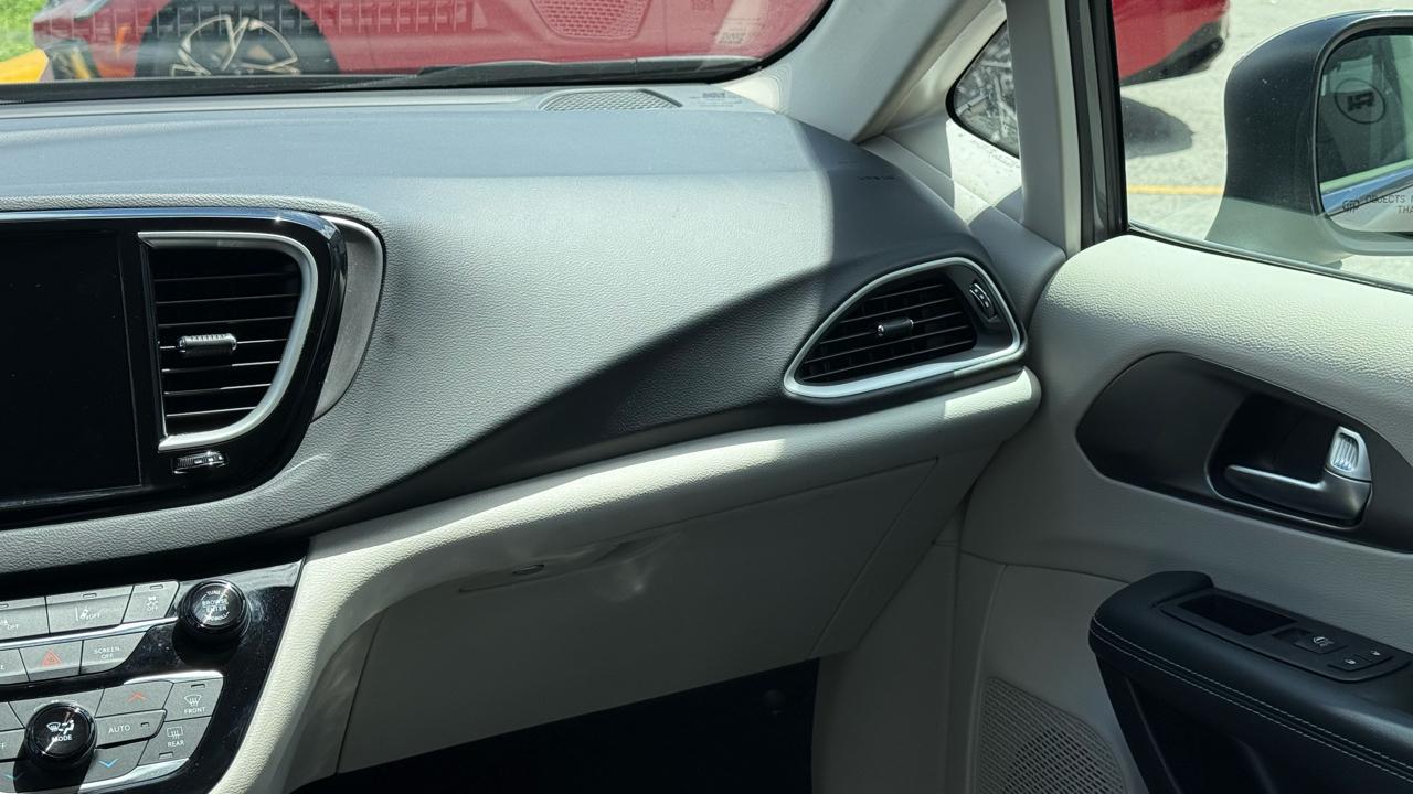 Chrysler Pacifica Touring L FWD 2023