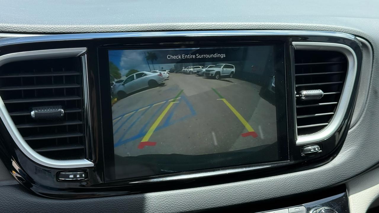 Chrysler Pacifica Touring L FWD 2023