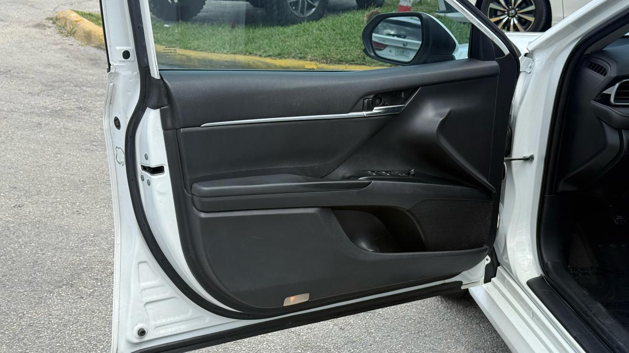 Toyota Camry XLE Auto (Natl) 2019