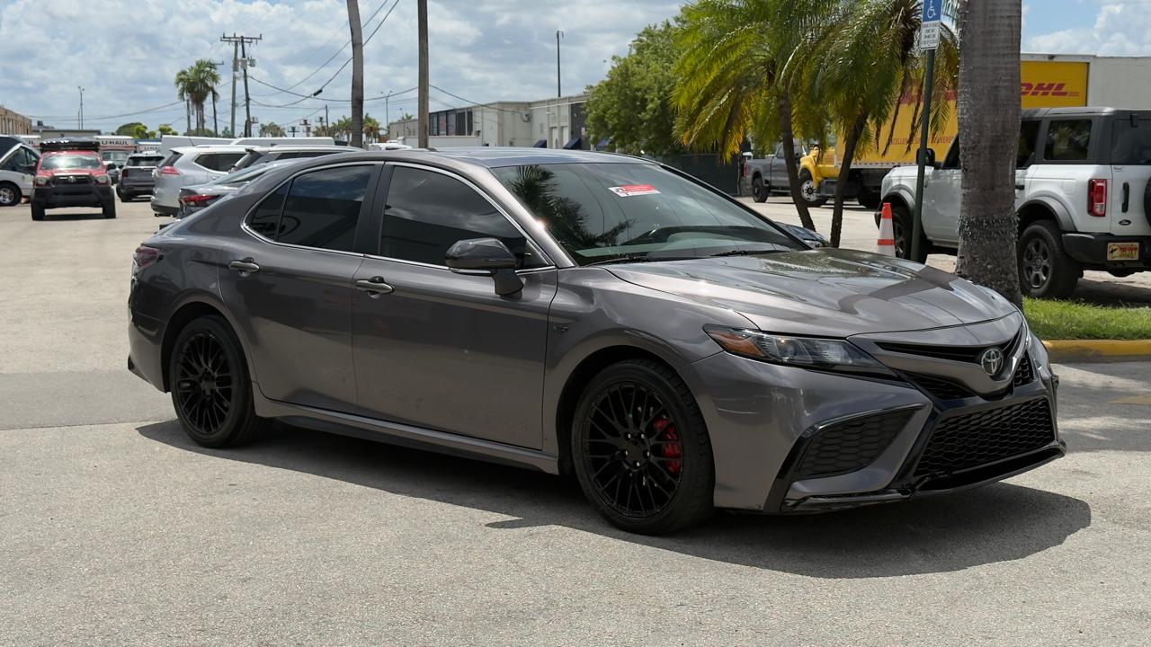 Toyota Camry Hybrid SE Nightshade CVT (Natl) 2023