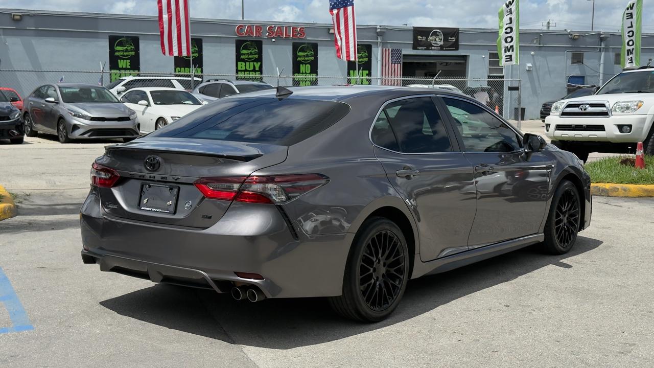 Toyota Camry Hybrid SE Nightshade CVT (Natl) 2023