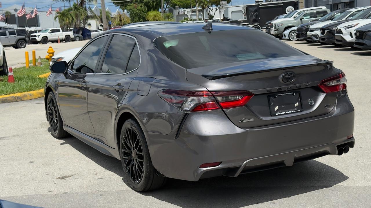 Toyota Camry Hybrid SE Nightshade CVT (Natl) 2023