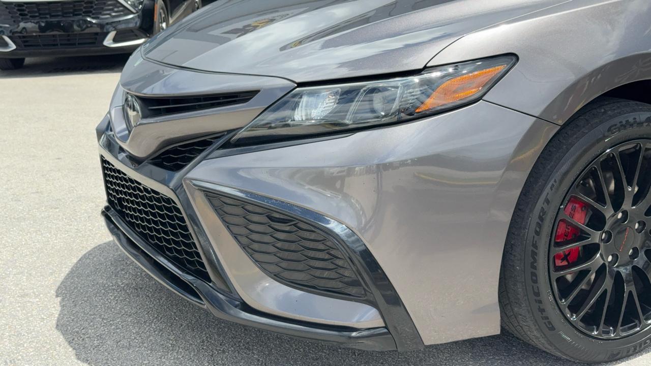 Toyota Camry Hybrid SE Nightshade CVT (Natl) 2023