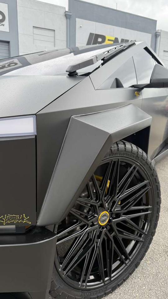 Tesla Cybertruck Cyberbeast AWD 2024