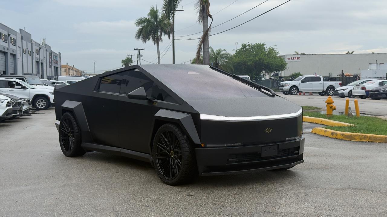 Tesla Cybertruck Cyberbeast AWD 2024