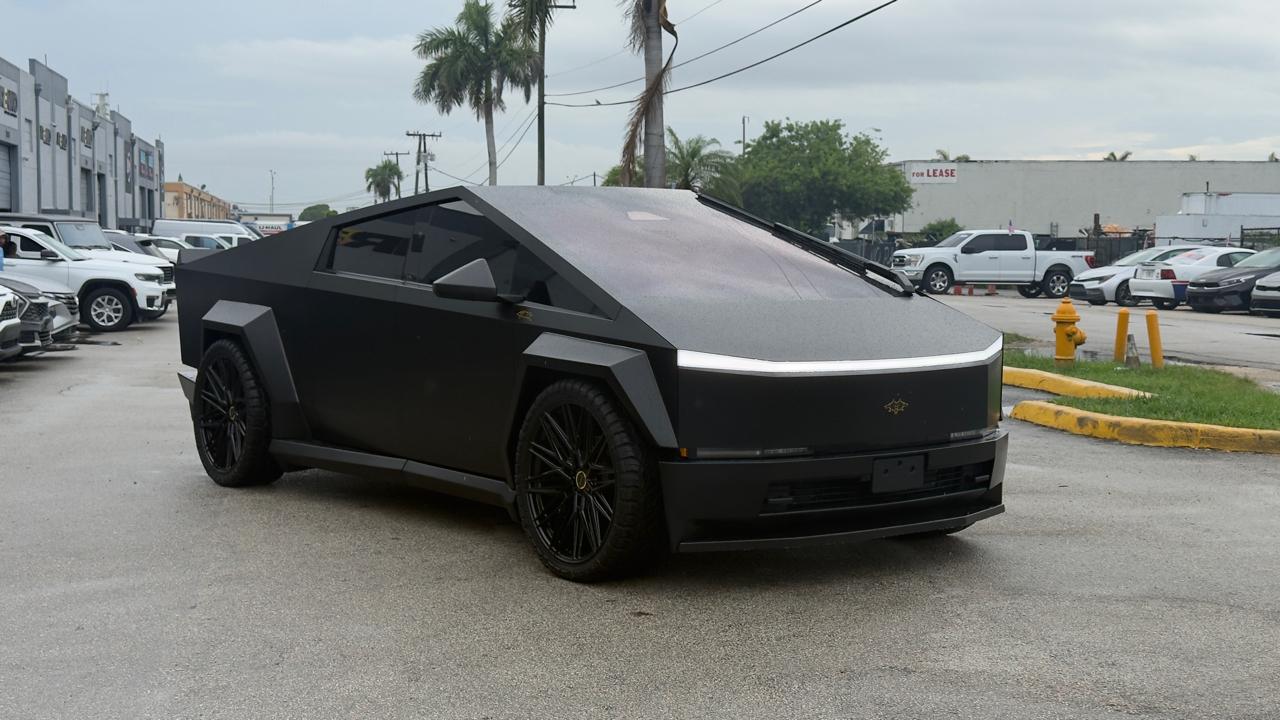 Tesla Cybertruck Cyberbeast AWD 2024