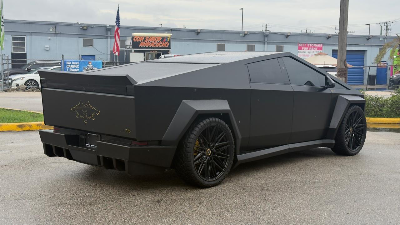 Tesla Cybertruck Cyberbeast AWD 2024