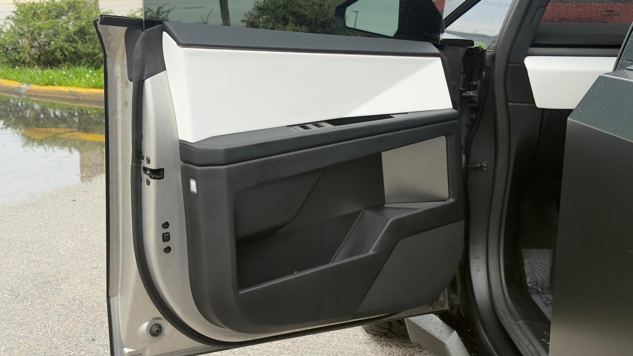 Tesla Cybertruck Cyberbeast AWD 2024