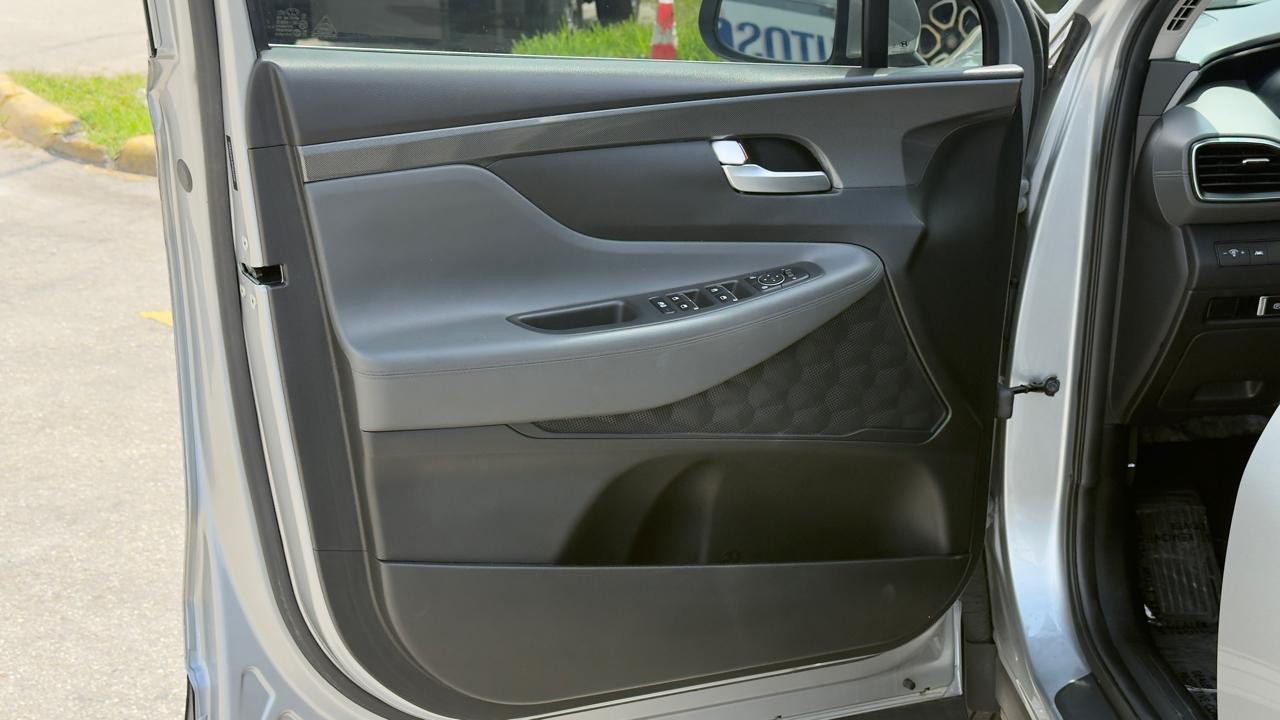 Hyundai Santa Fe SE FWD 2023