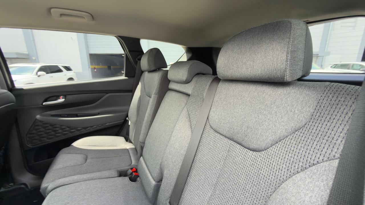Hyundai Santa Fe SE FWD 2023