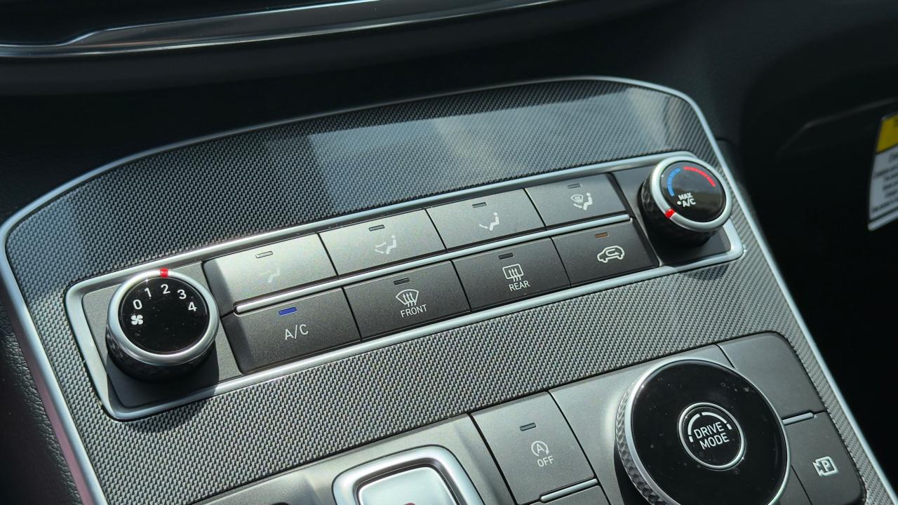 Hyundai Santa Fe SE FWD 2023