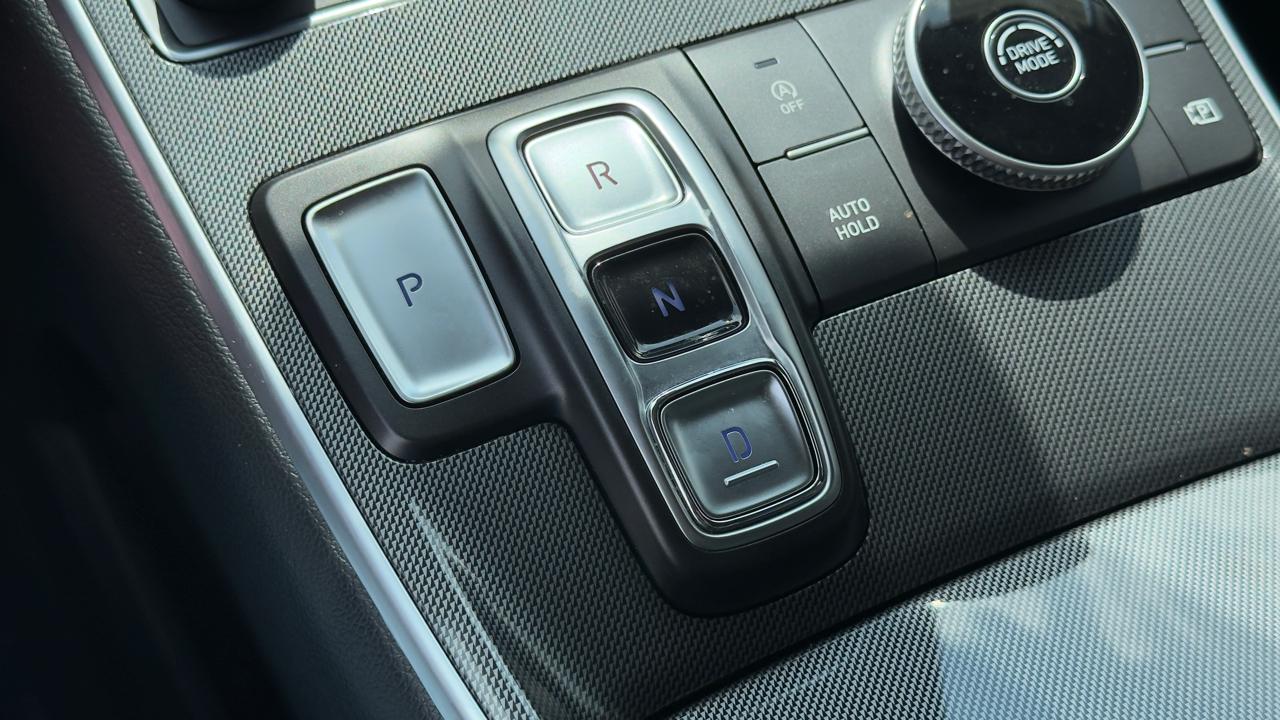 Hyundai Santa Fe SE FWD 2023