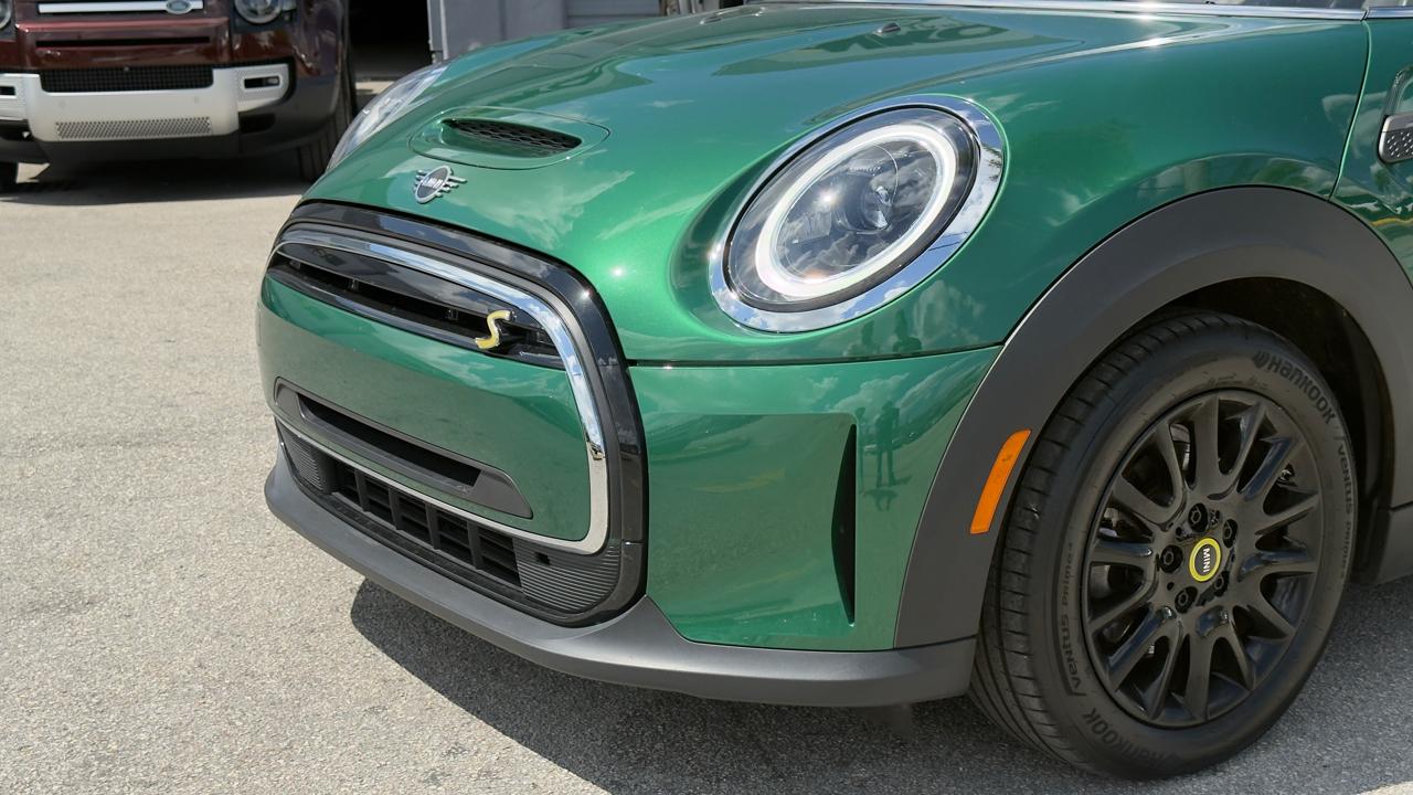 MINI Hardtop 2 Door Cooper SE Signature FWD *Ltd Avail* 2023