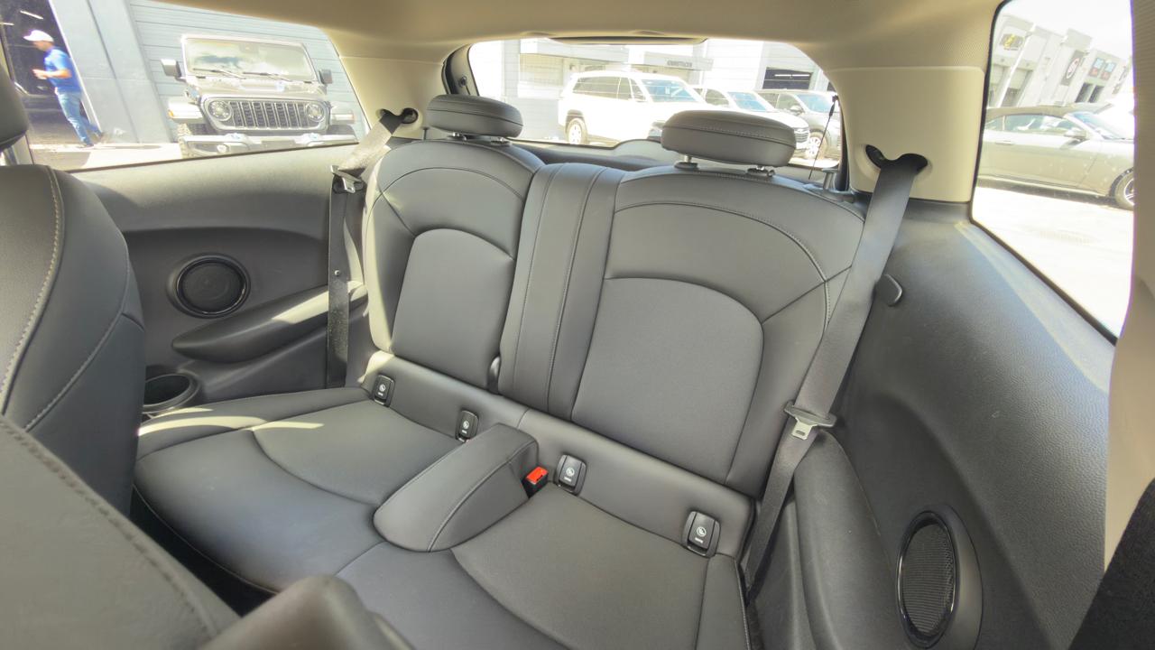 MINI Hardtop 2 Door Cooper SE Signature FWD *Ltd Avail* 2023