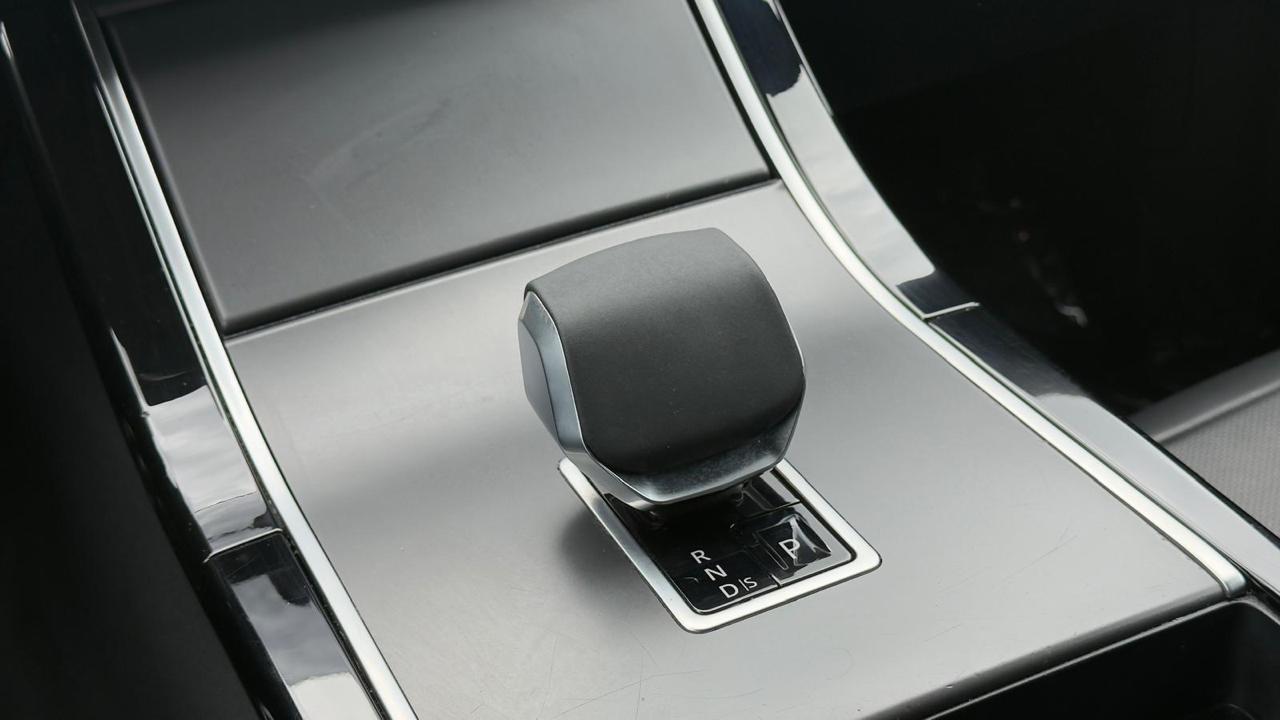 Land Rover Range Rover Velar P250 Dynamic SE 2025