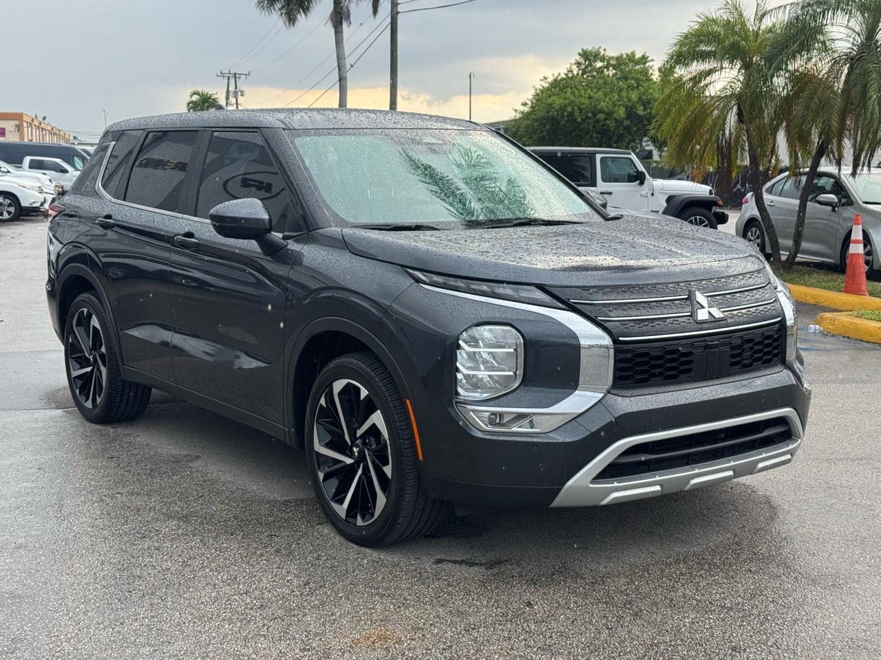 Mitsubishi Outlander SE FWD 2024
