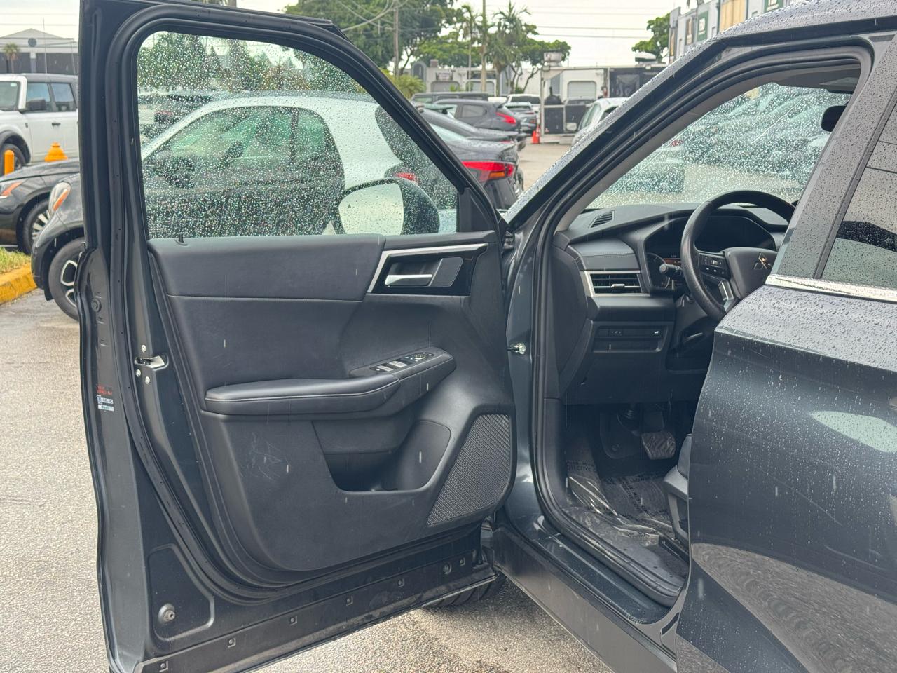 Mitsubishi Outlander SE FWD 2024
