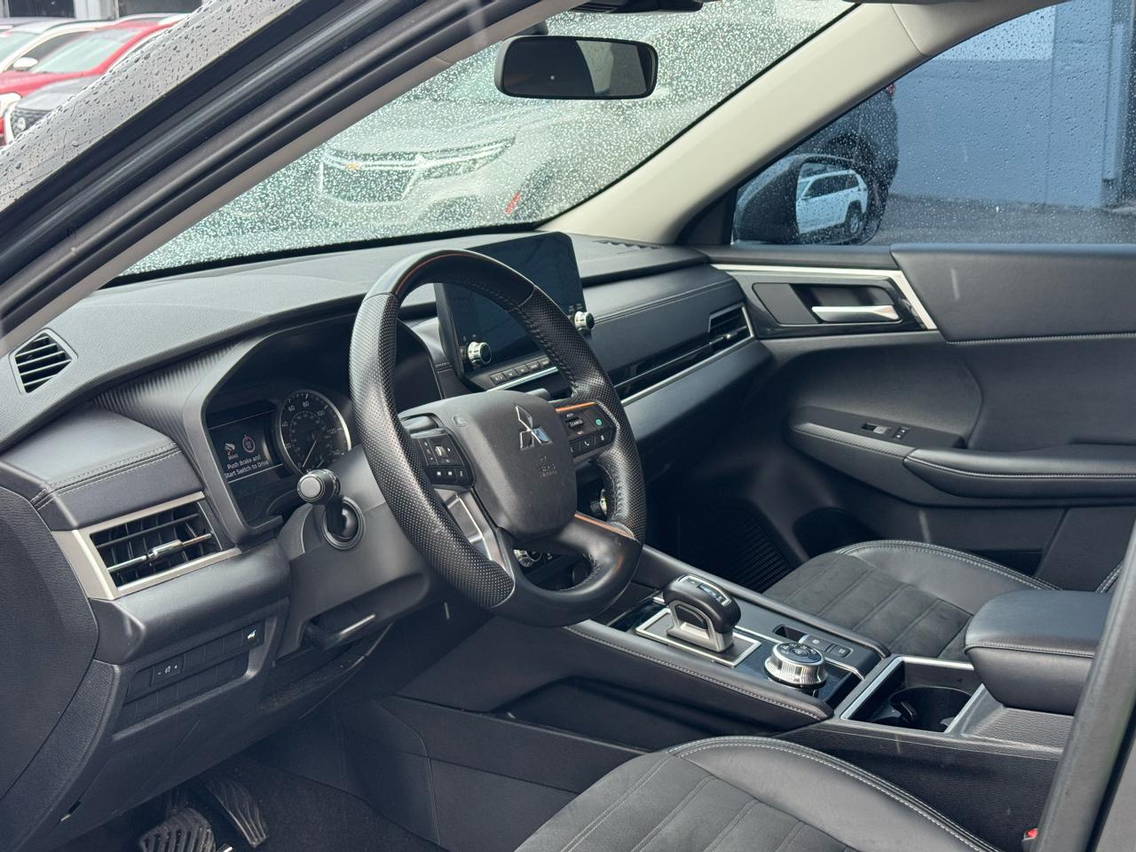 Mitsubishi Outlander SE FWD 2024