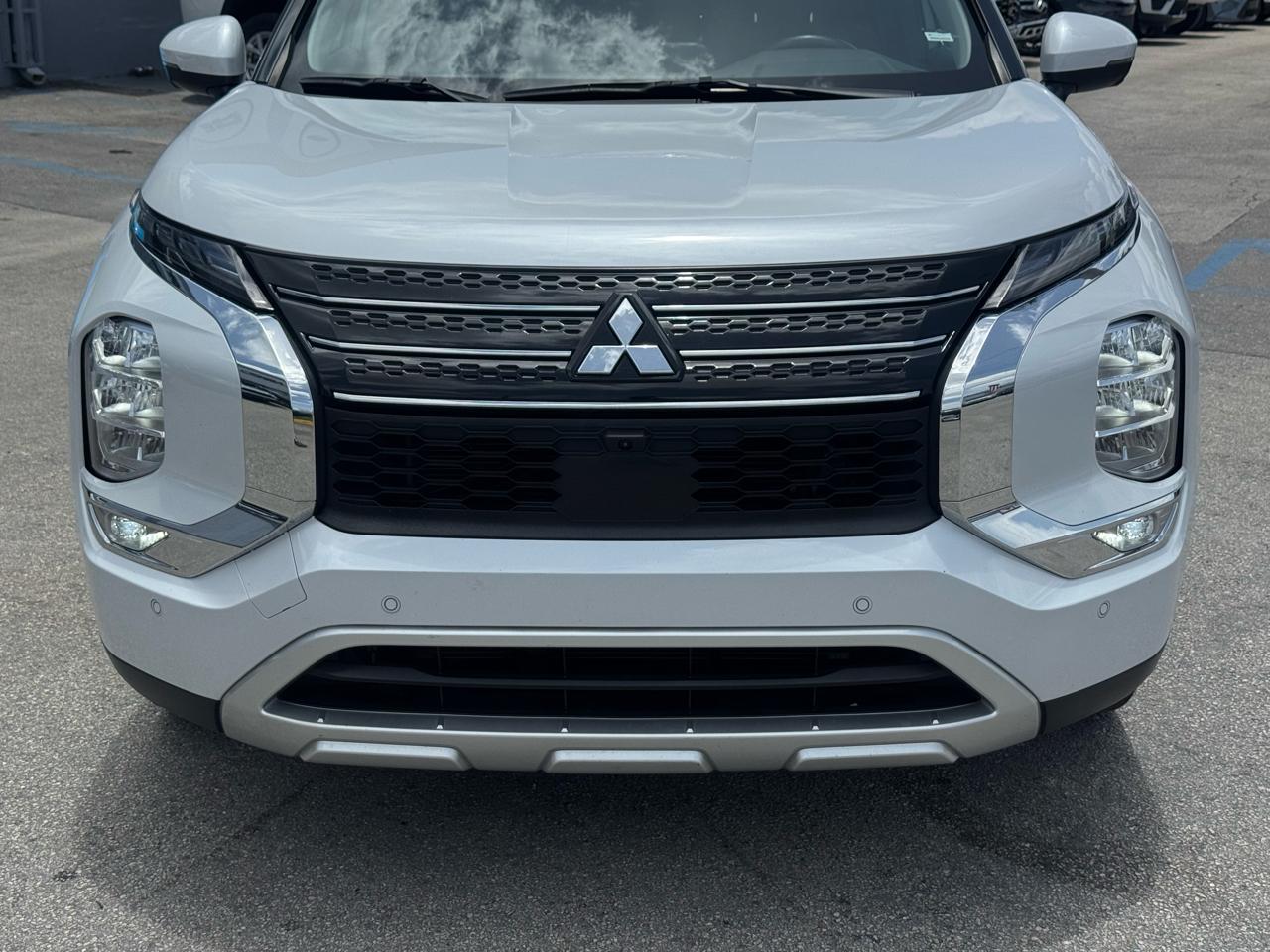 Mitsubishi Outlander SE FWD 2024