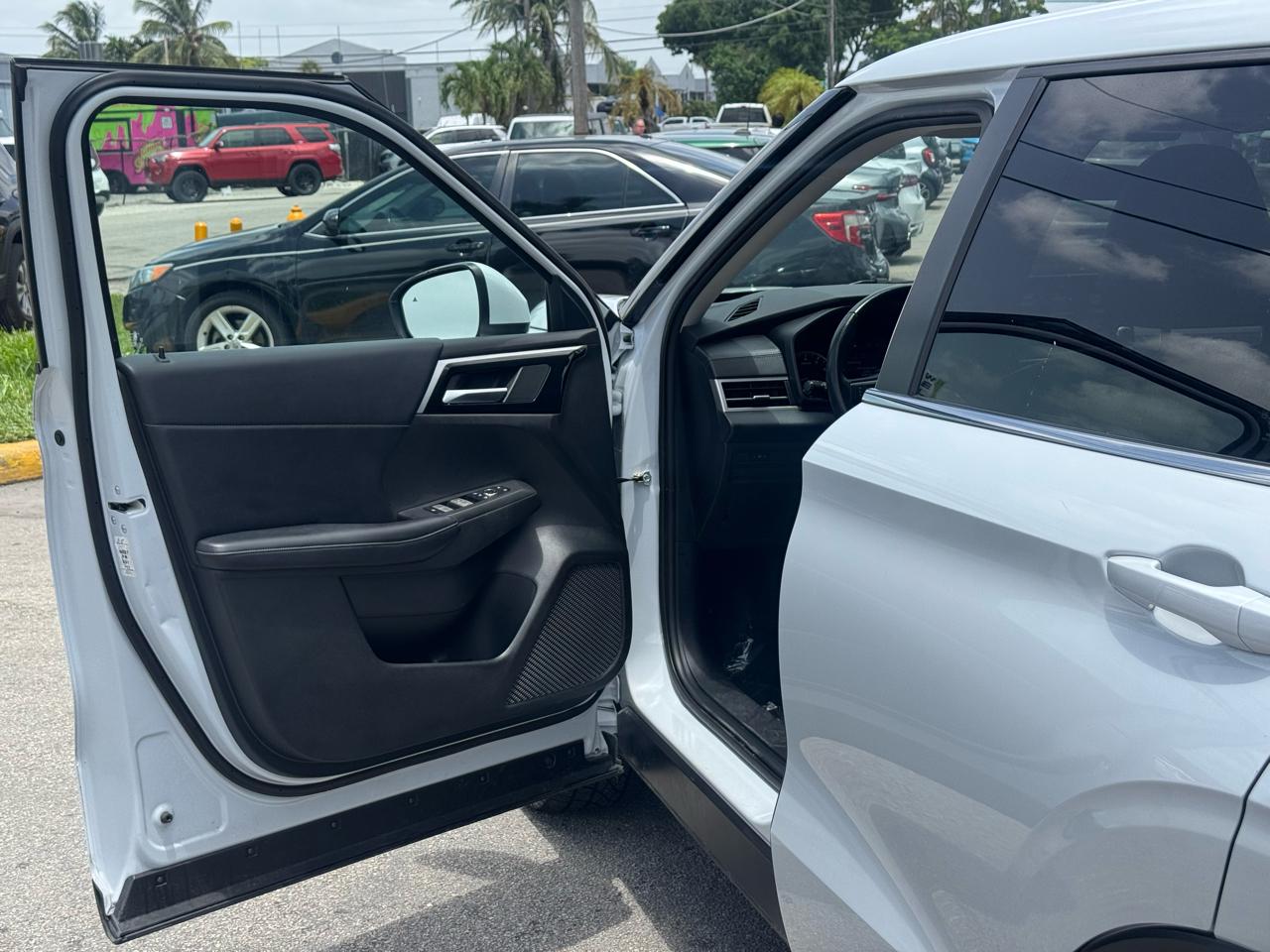 Mitsubishi Outlander SE FWD 2024