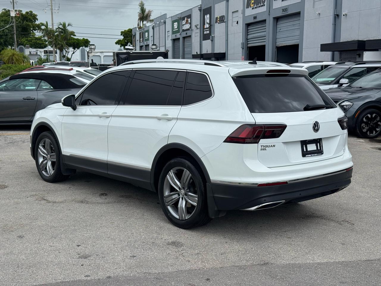 Volkswagen Tiguan 2.0T SE R-Line Black FWD 2021