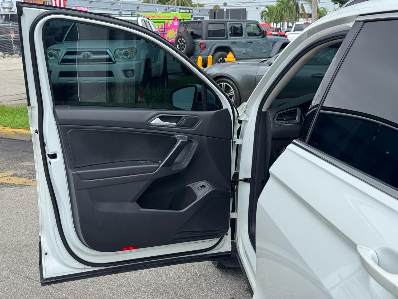 Volkswagen Tiguan 2.0T SE R-Line Black FWD 2021