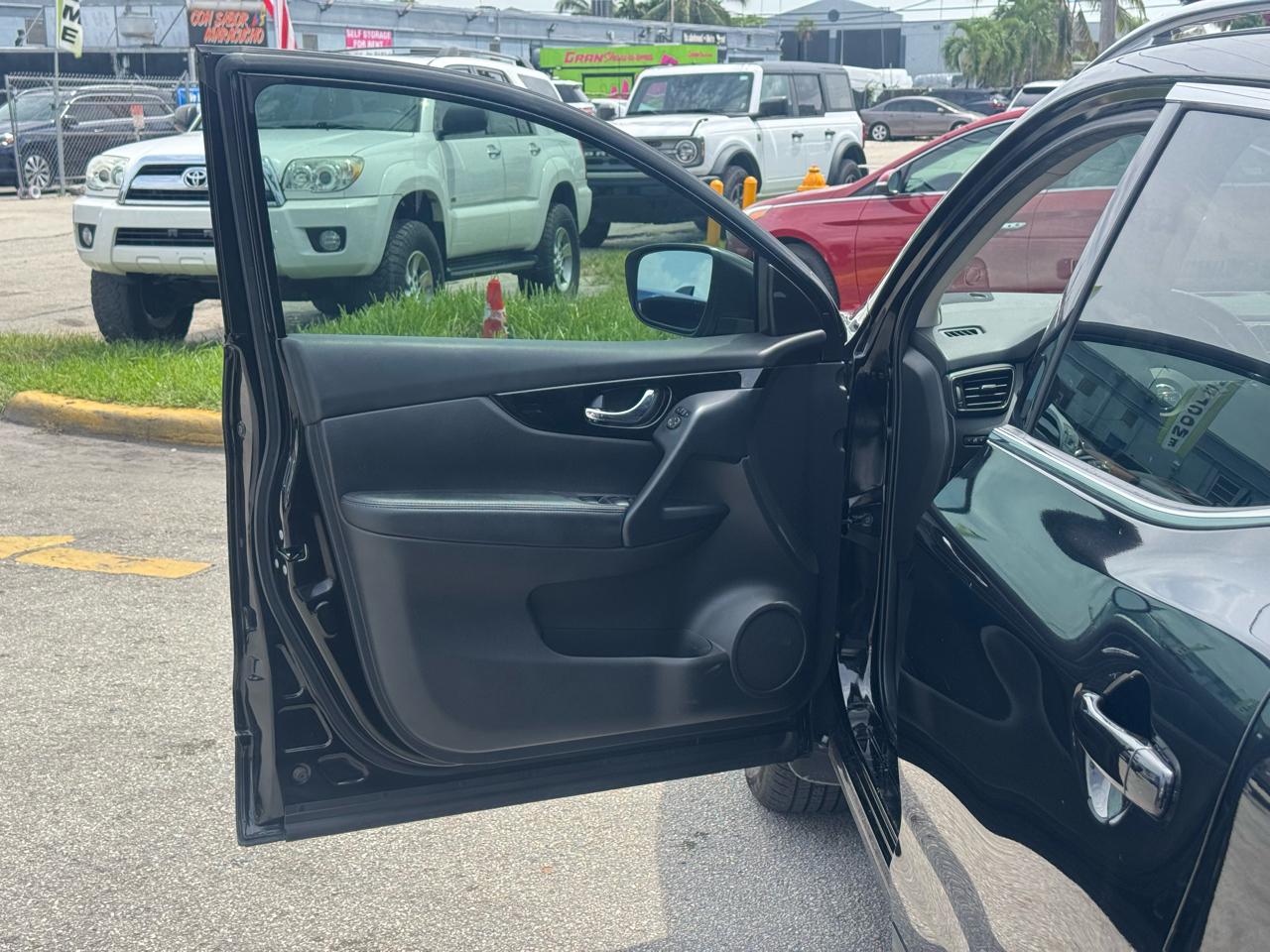 Nissan Rogue Sport AWD SV 2021