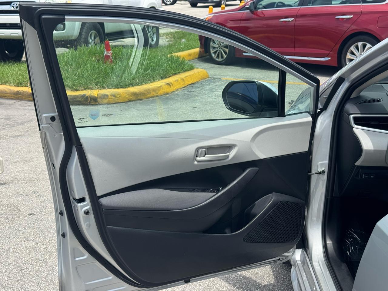 Toyota Corolla LE CVT (Natl) 2025