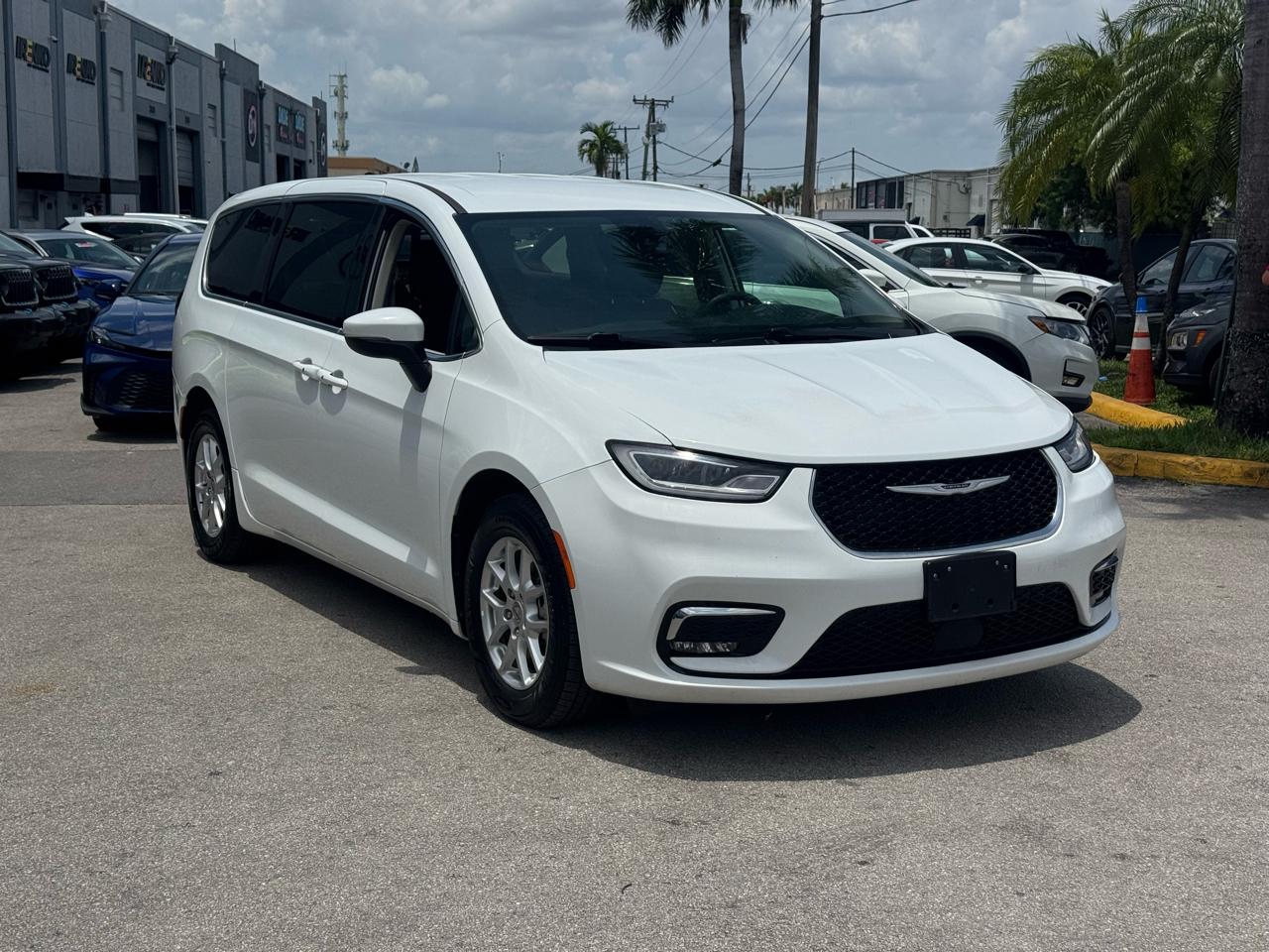 Chrysler Pacifica Touring L FWD 2023