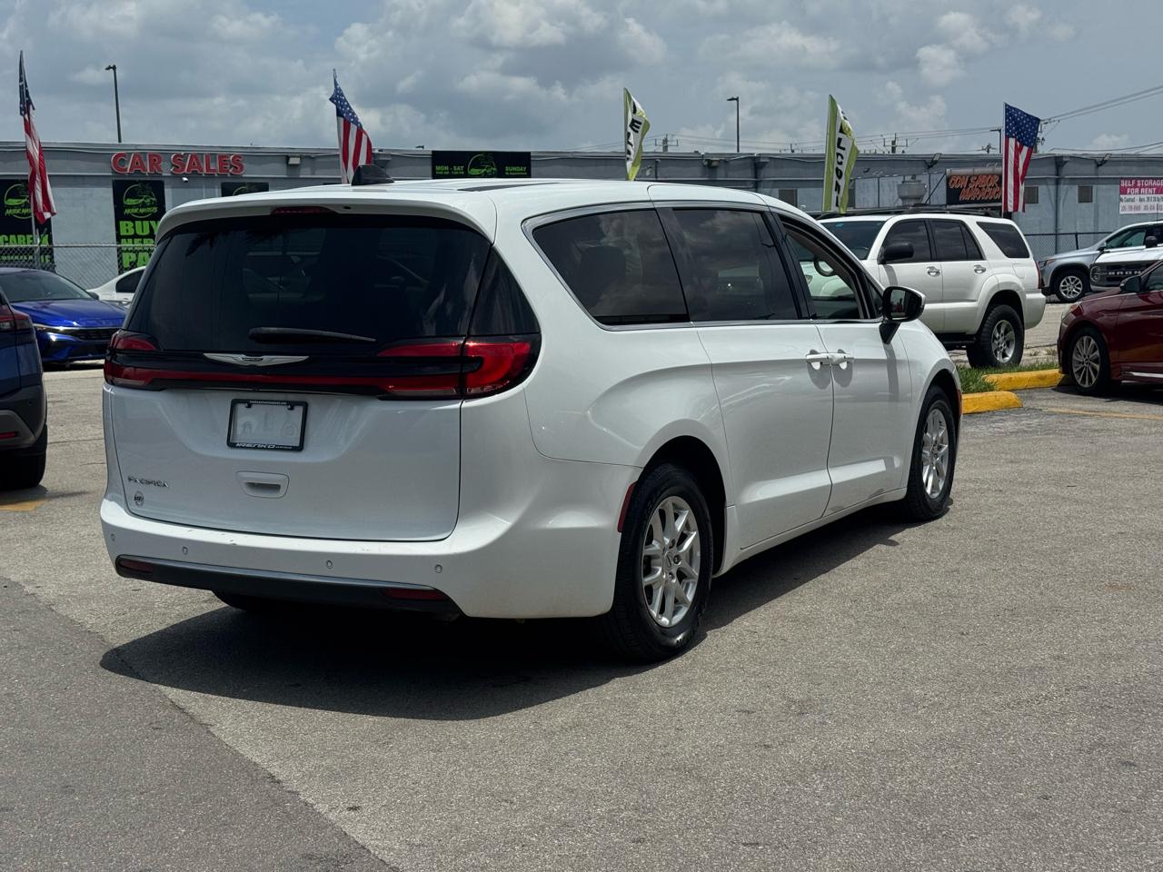 Chrysler Pacifica Touring L FWD 2023