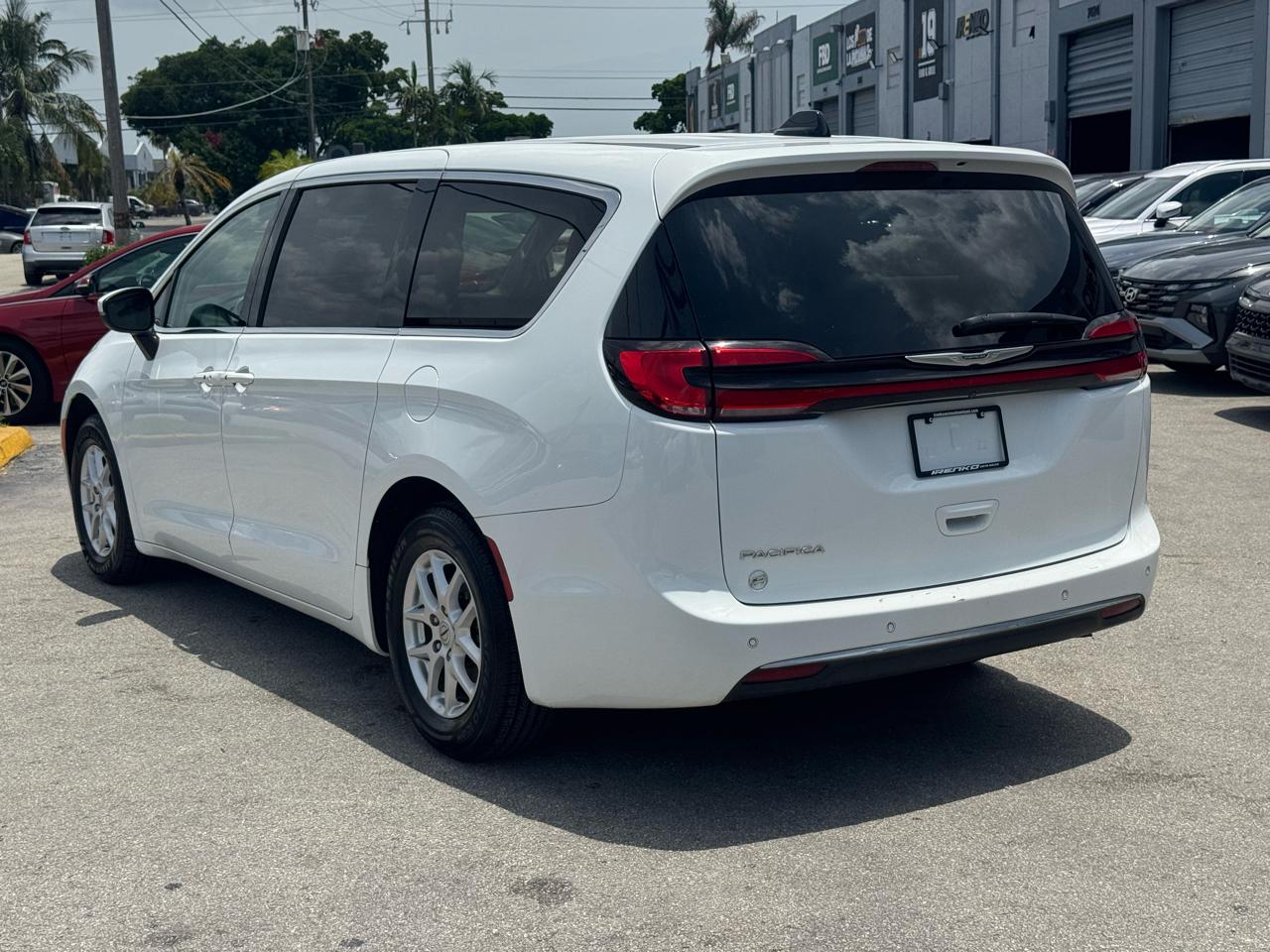 Chrysler Pacifica Touring L FWD 2023