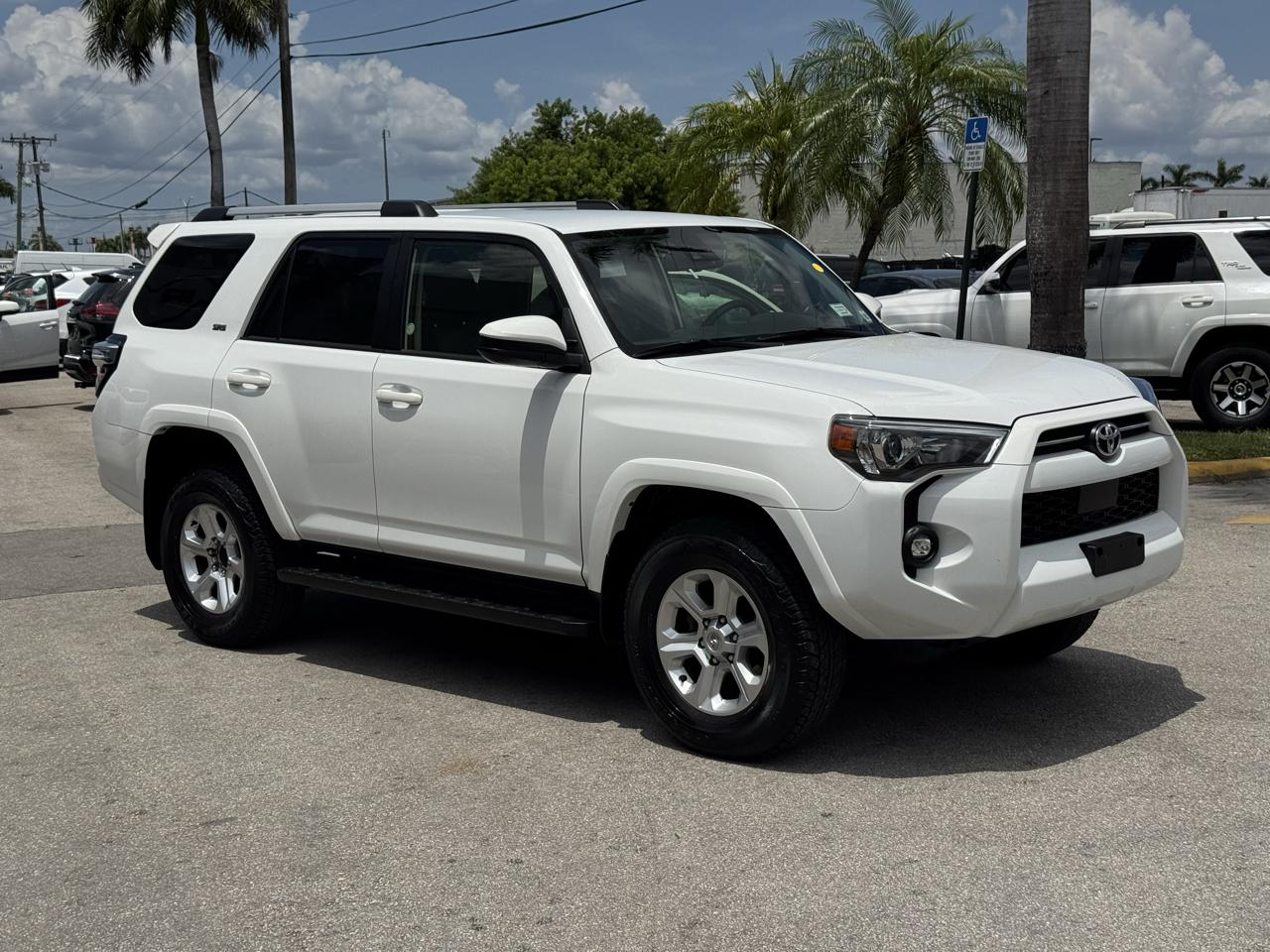 Toyota 4Runner SR5 4WD (Natl) 2024