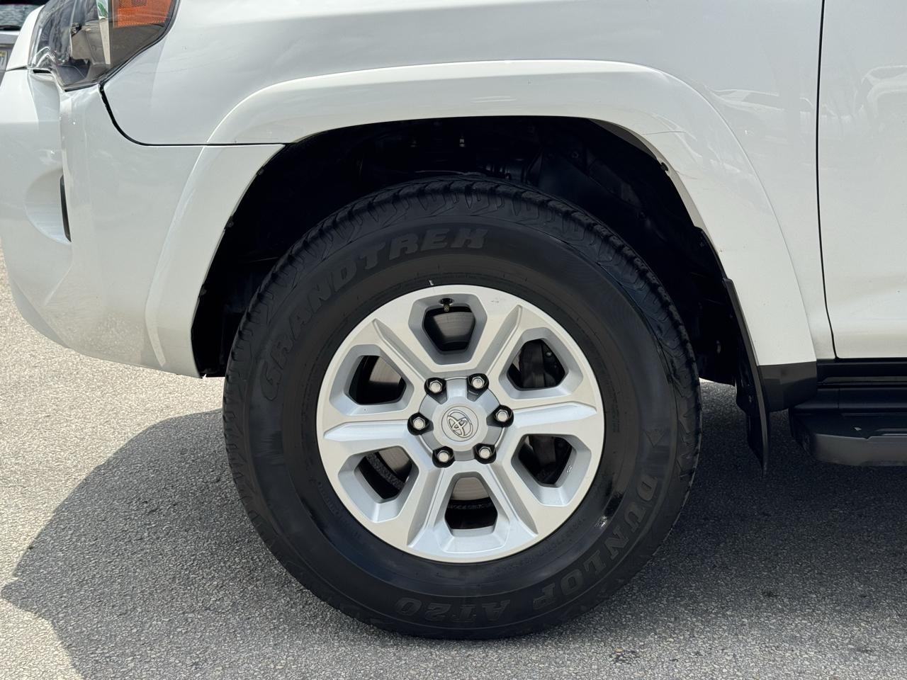 Toyota 4Runner SR5 4WD (Natl) 2024