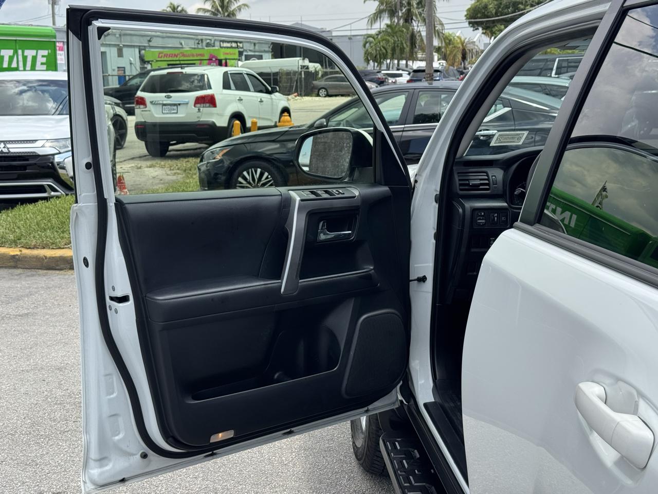 Toyota 4Runner SR5 4WD (Natl) 2024
