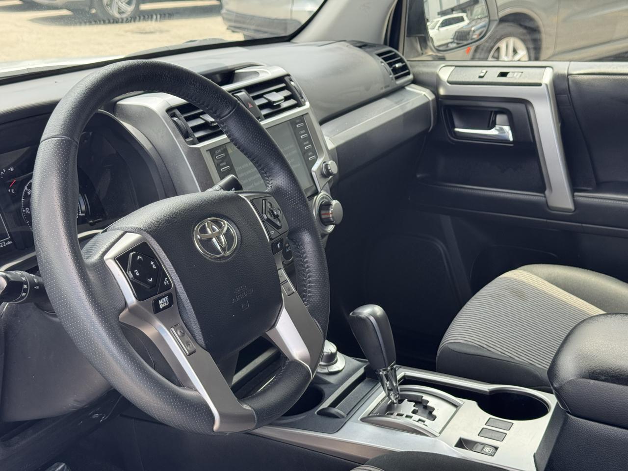 Toyota 4Runner SR5 4WD (Natl) 2024