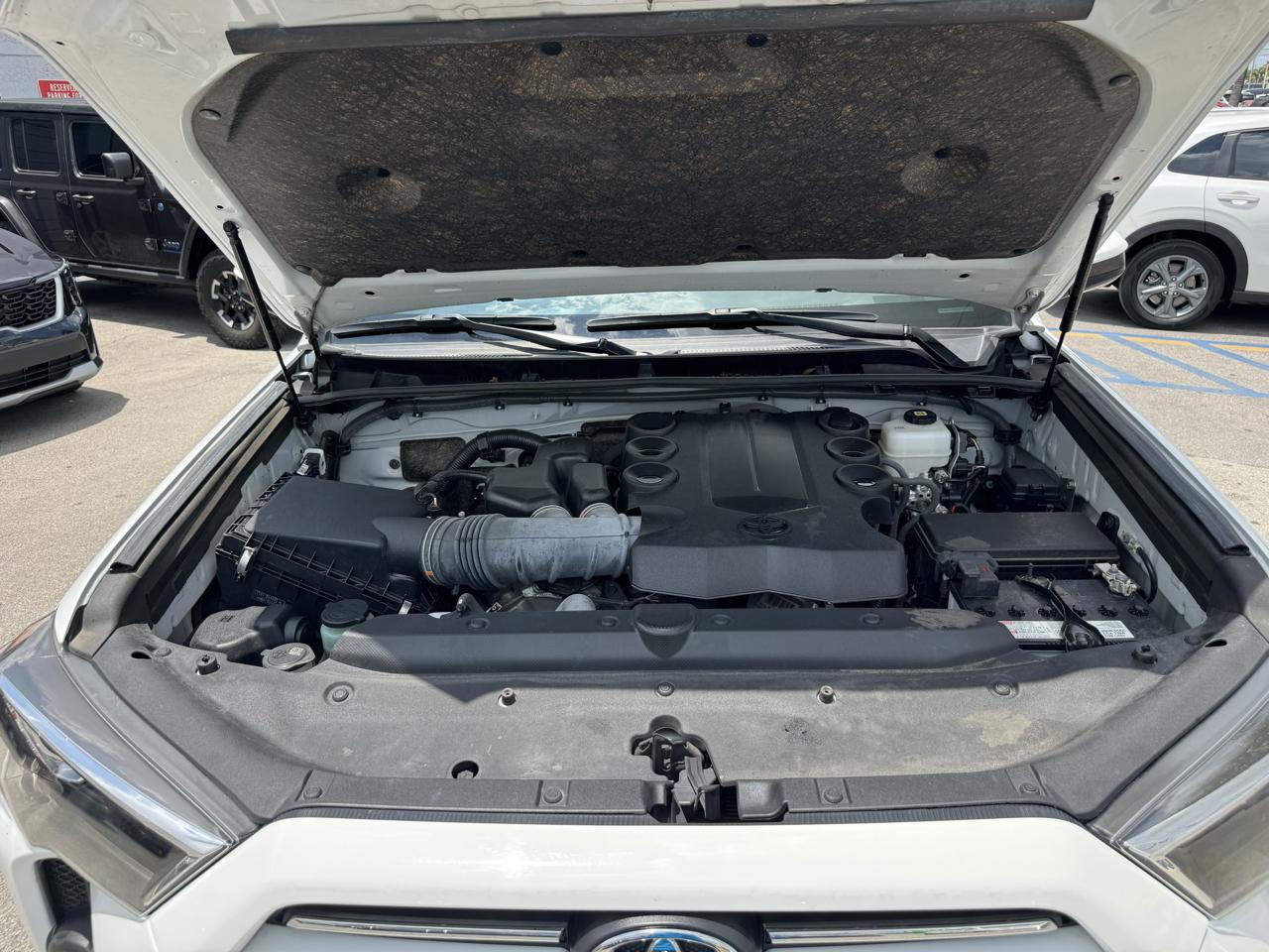 Toyota 4Runner SR5 4WD (Natl) 2024