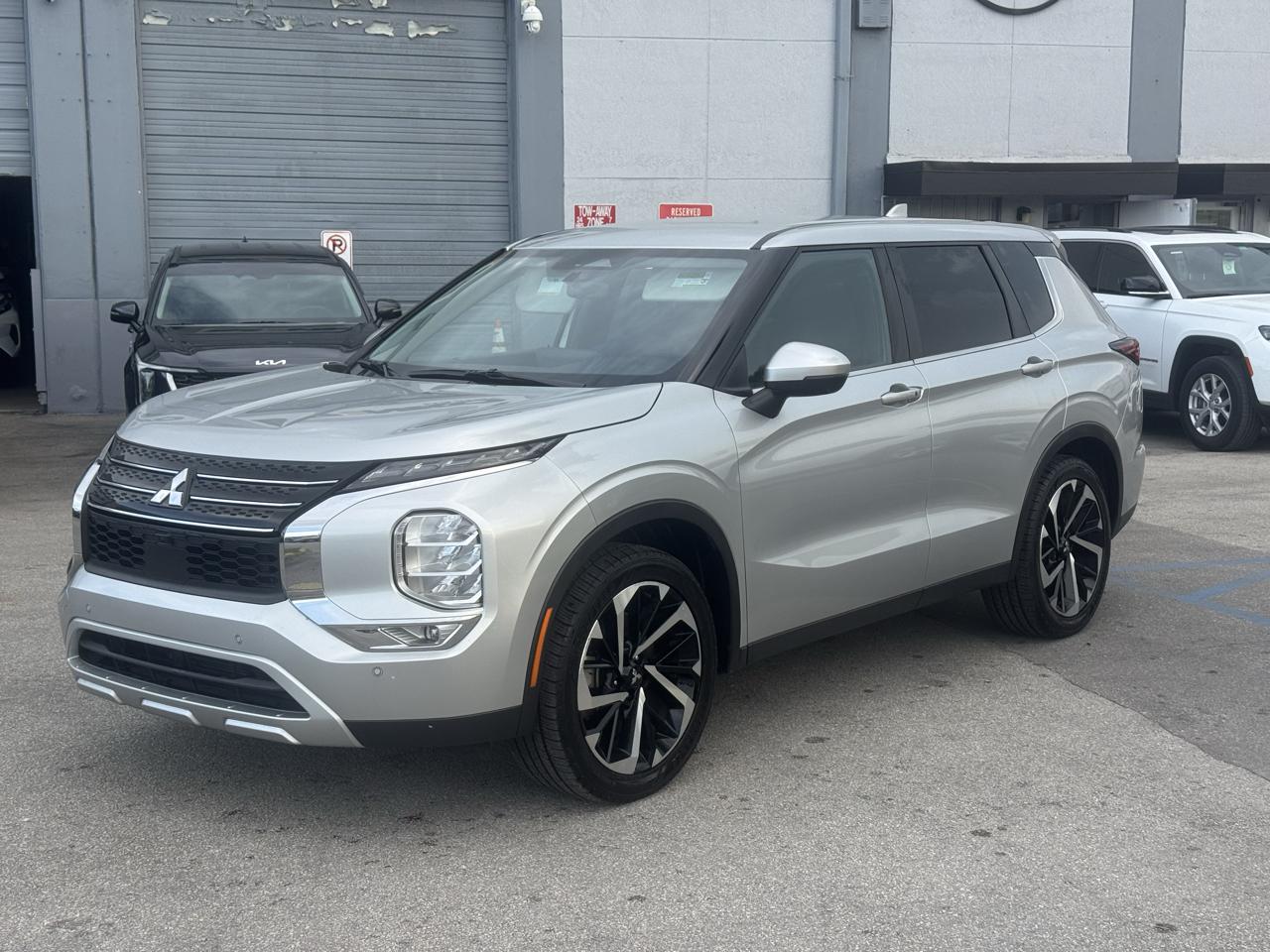 Mitsubishi Outlander SE FWD 2024