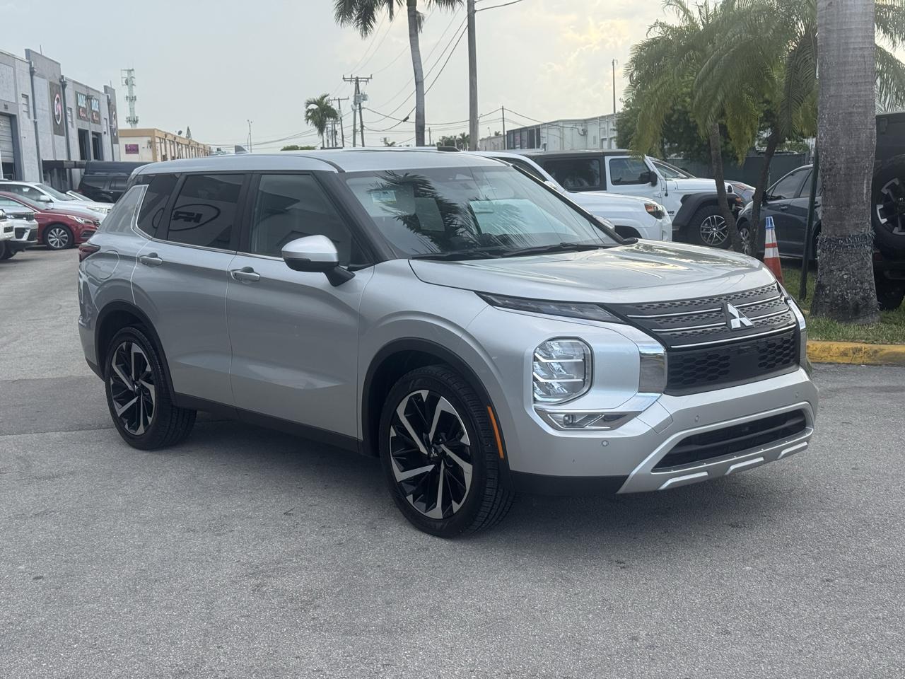 Mitsubishi Outlander SE FWD 2024