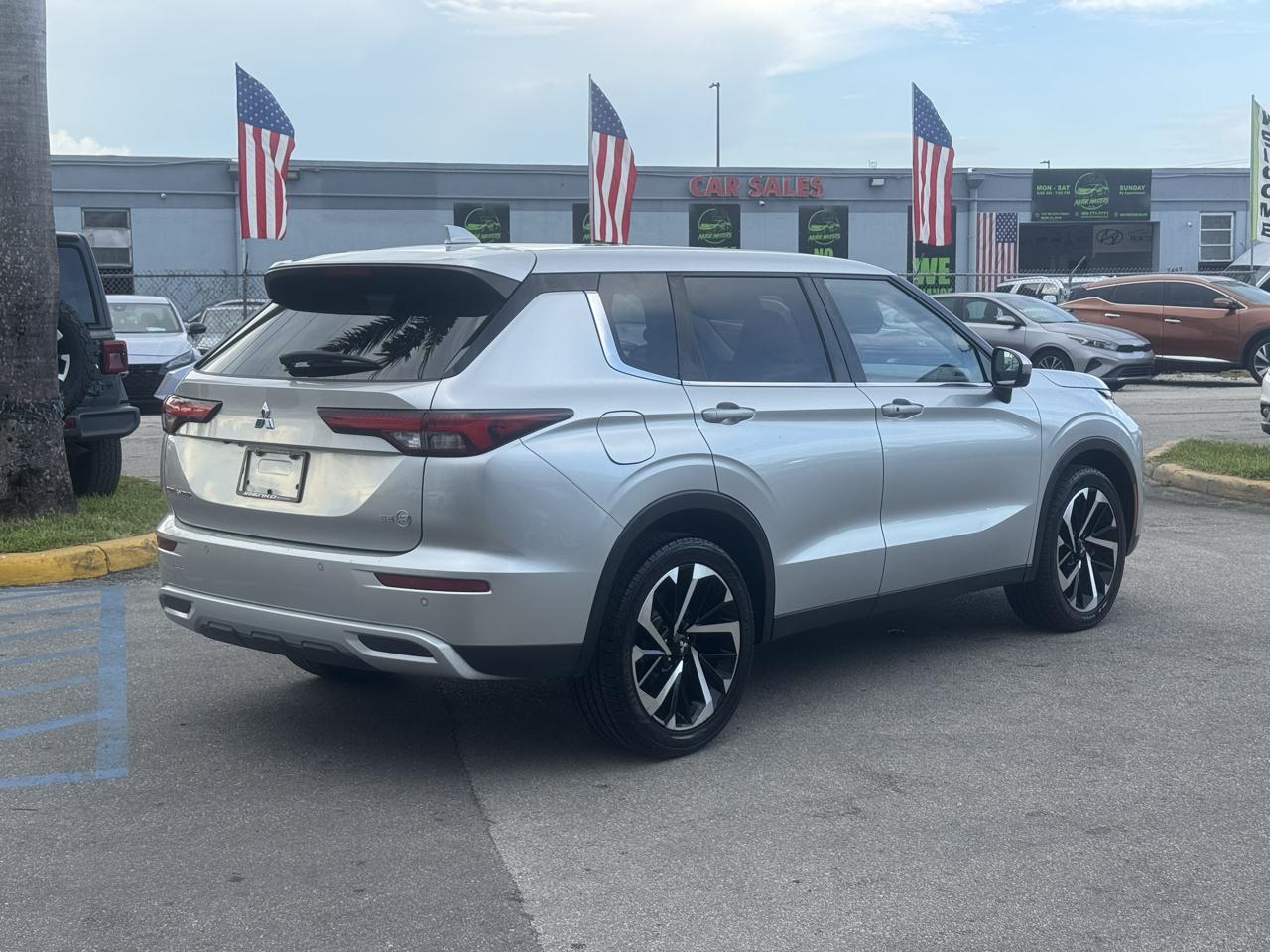 Mitsubishi Outlander SE FWD 2024