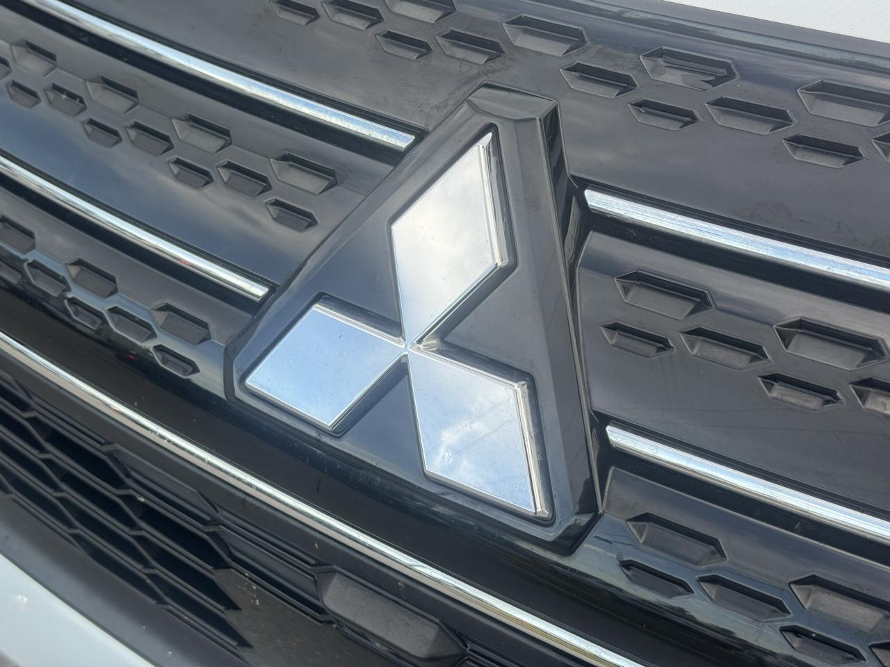 Mitsubishi Outlander SE FWD 2024